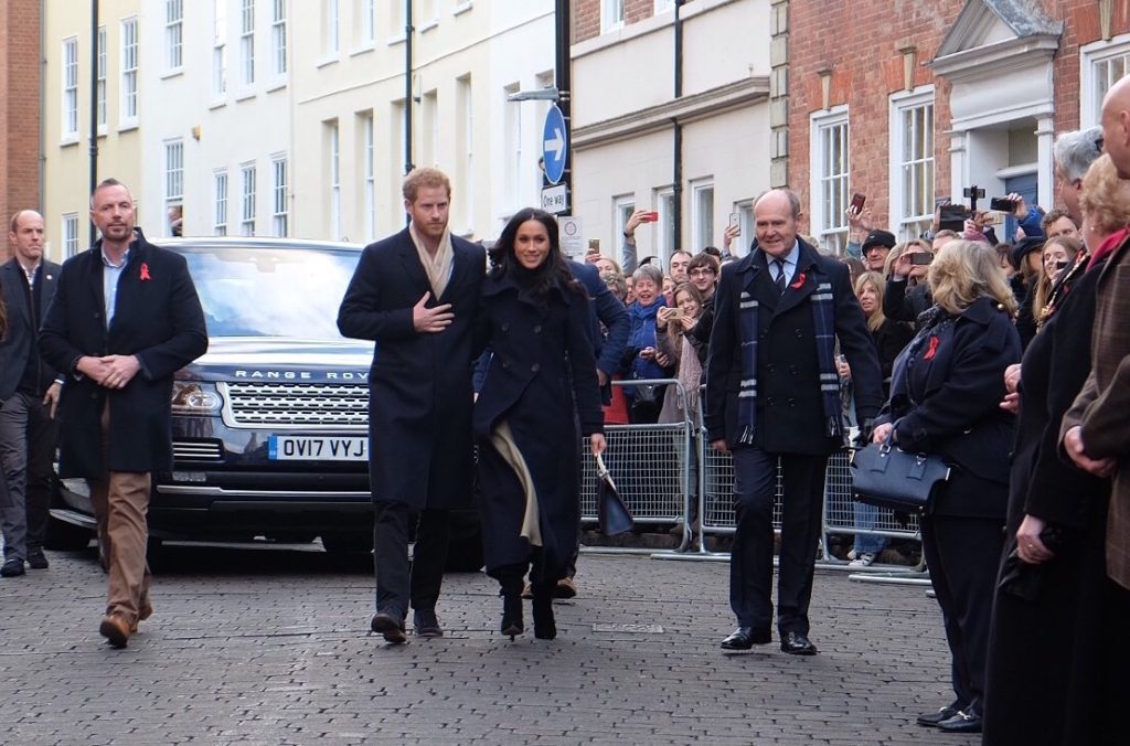 Meghan Seen in Sentaler at Airport - Meghan's Mirror